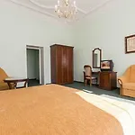 Ester كارلوفي فاري
