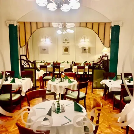 מלון Ester קרלובי וארי