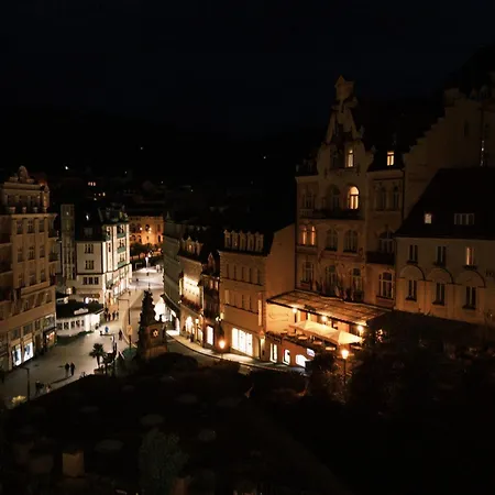 Ester קרלובי וארי