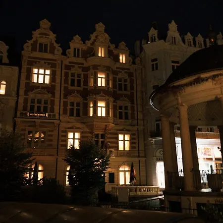 Ester מלון קרלובי וארי