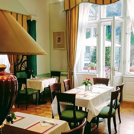 Hotell Ester 4*