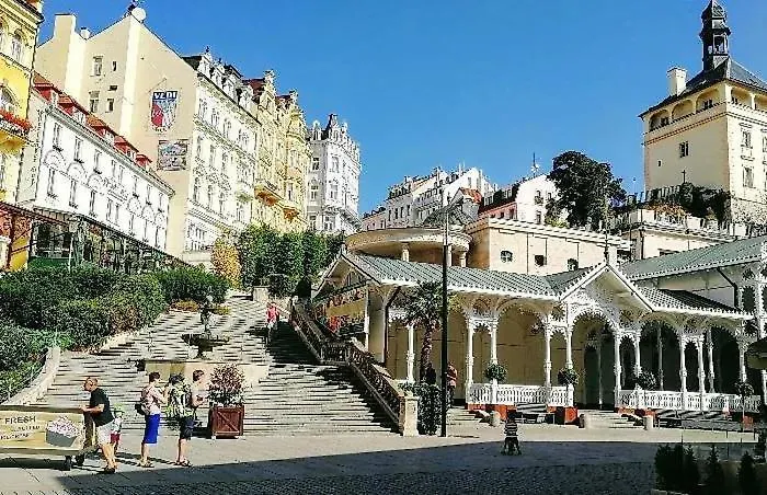 Отель Ester
